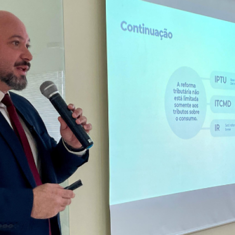 Dr. Tancredo Aguiar palestra no Sinercon sobre os impactos da reforma tributária nos principais setores da economia